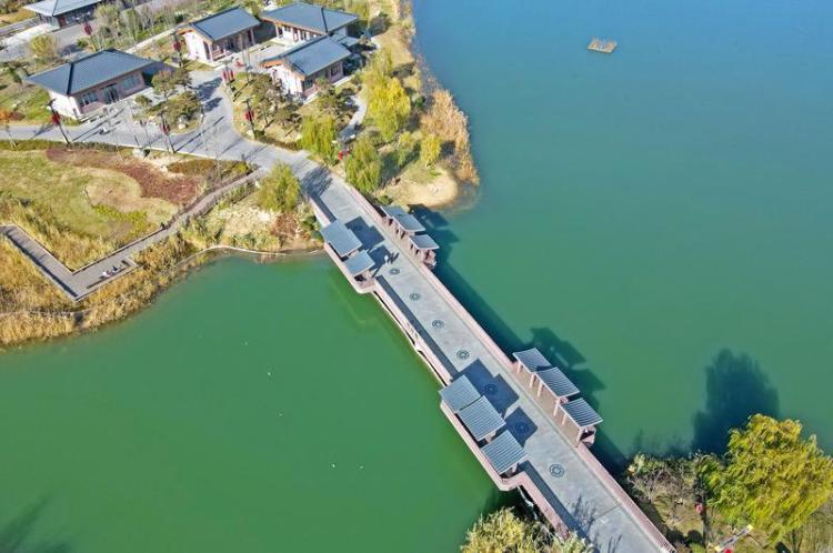 水韻織就初冬美景