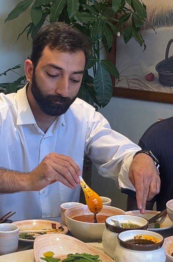 美食無國界  上合青年點讚楊淩蘸水面_fororder_圖片41
