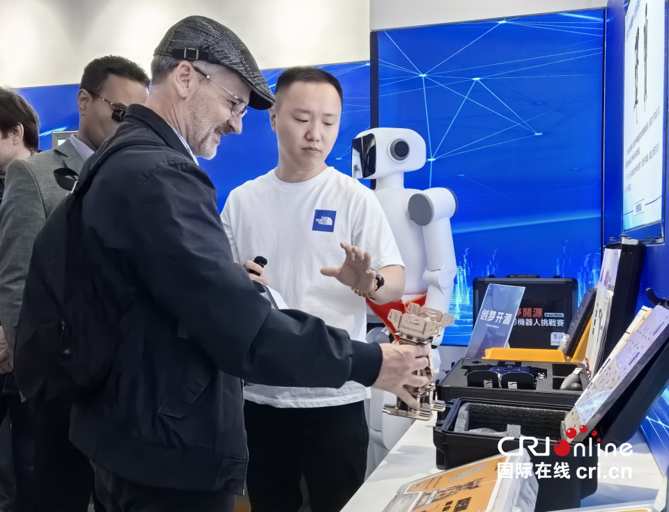 向新求質 10國外籍專家開啟西安調研行_fororder_圖片3_副本