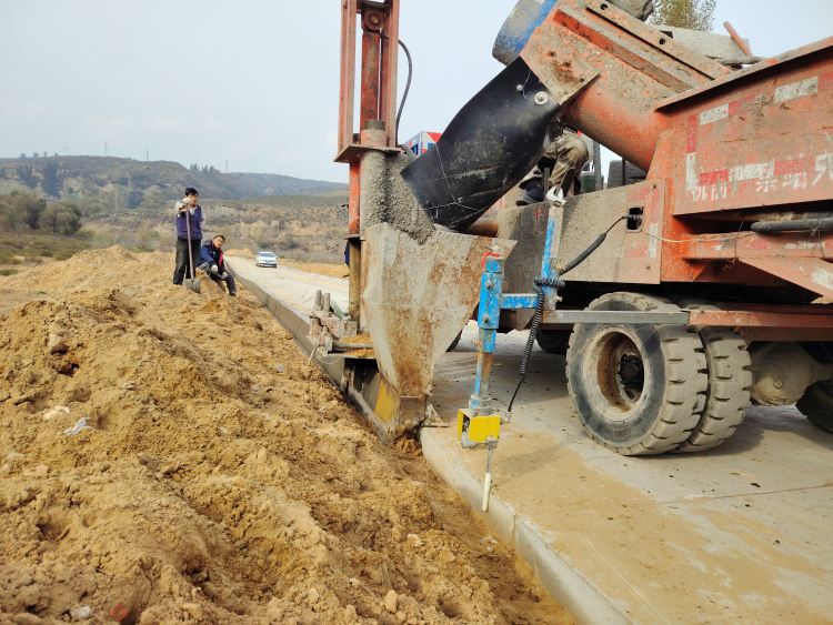 榆林府谷:織密通村“公路網” 係牢村道“安全帶”_fororder_圖片8