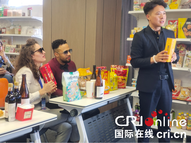 在西安碑林感受“零時差” 外籍專家解鎖跨境電商的跨文化密碼_fororder_wps_doc_2