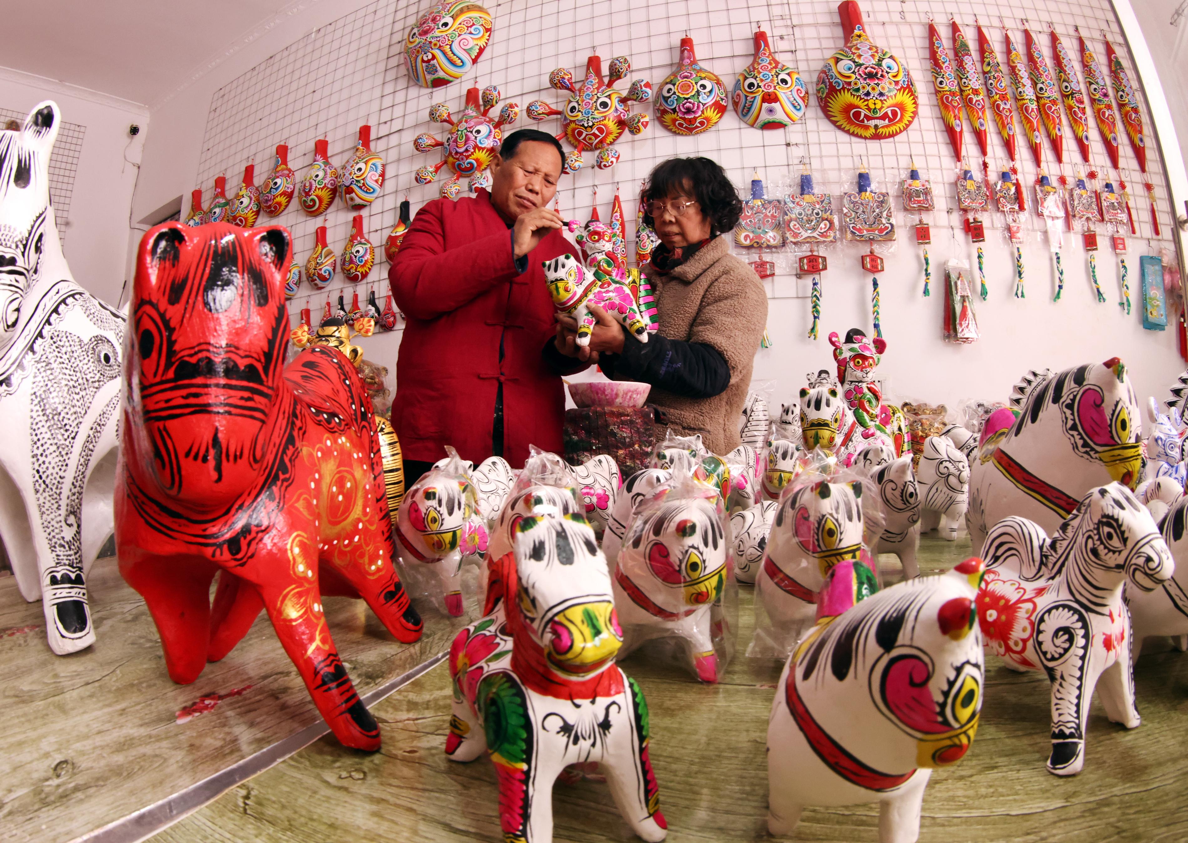 鳳翔泥塑讓年味“潮”起來_fororder_11487371_739a51a9-baed-4264-97a3-f7b828e1ed7ccopy
