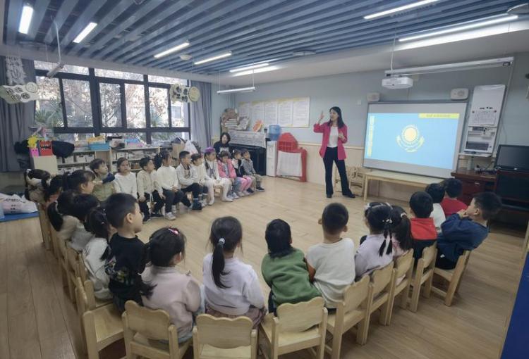 中亞姑娘馬蘭：熱愛腳下這片土地 Central Asian Girl Danabekova Aigerim: Loving the Land Under Her Feet