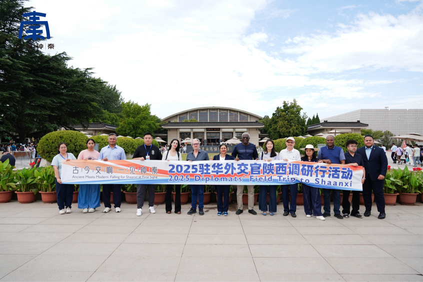 【組圖】駐華外交官沉浸式體驗兵馬俑 文明對話續寫絲路新篇_fororder_1