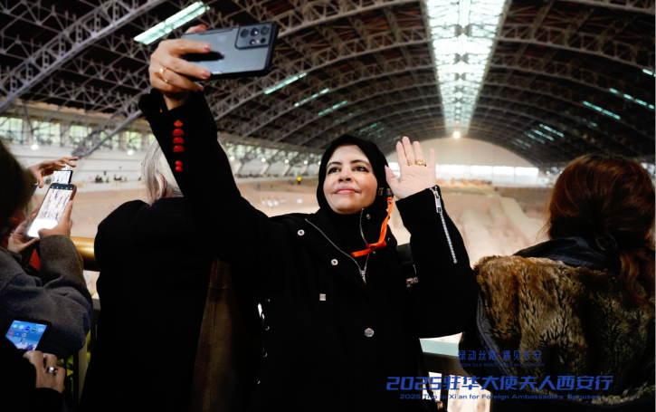 駐華大使夫人參觀兵馬俑 感受中華文明燦爛瑰寶