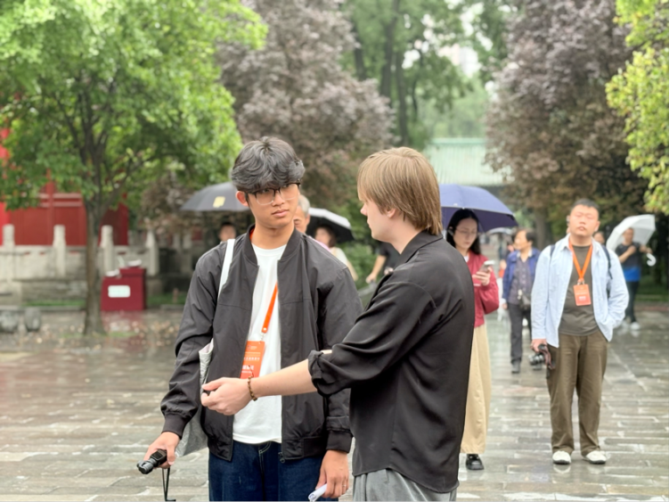 西安碑林博物館“數智”升級 外籍網紅博主體驗中華書法“活態傳承”_fororder_1·3