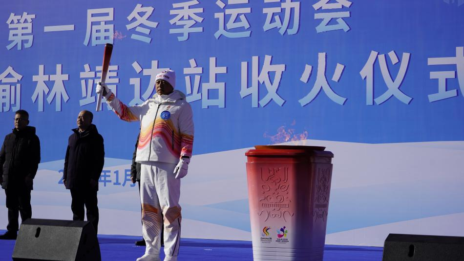 省一冬會火炬傳遞走進靖邊 冰雪激情點亮塞上綠洲_fororder_圖片7