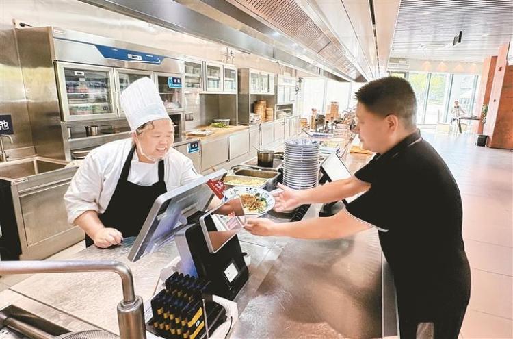 餐飲企業與演唱會經濟同頻共振 千年古都奏響“味蕾交響樂”