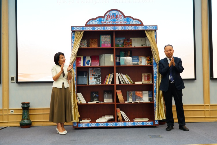 “走讀絲路·行閱中亞”2025跨國圖書出版交流活動在烏茲別克斯坦舉辦_fororder_微信圖片_20250711163634