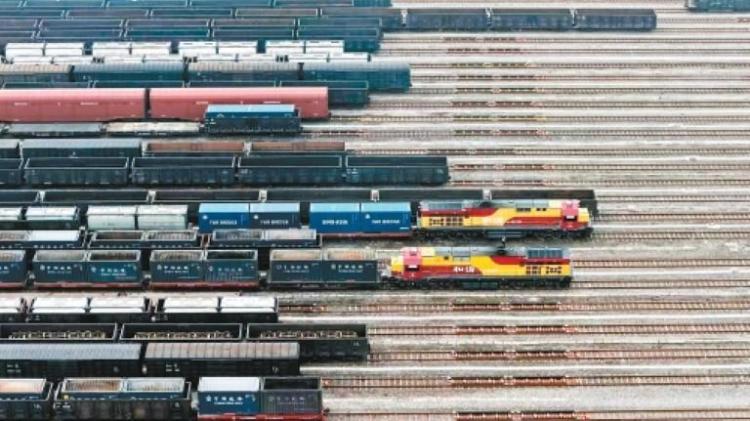 “鋼鐵長龍”送農資　護航三秦春耕忙_fororder_微信圖片_20260310091049_1352_356