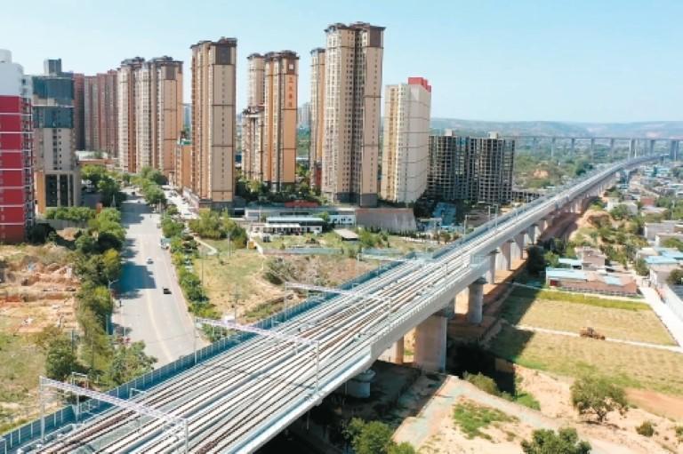 西延高鐵全線接觸網實現貫通 為後續全線送電及聯調聯試奠定堅實基礎_fororder_微信圖片_20250905095909_431_356