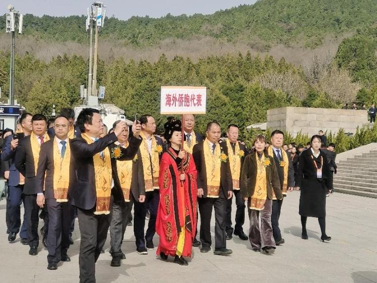 龍飛中華 共祭軒轅 56米“金龍”攜炎黃之志飛上雲霄_fororder_wps_doc_1