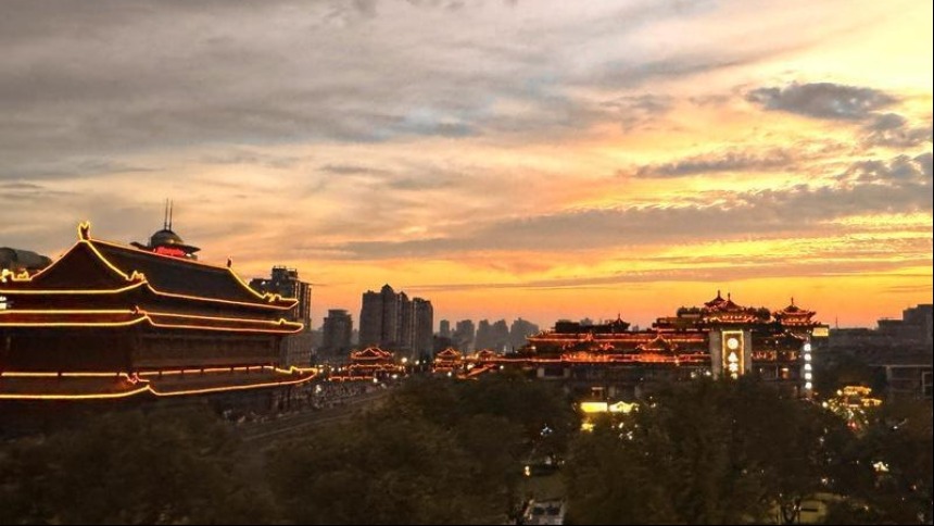 晚霞映古城 夕陽美如畫