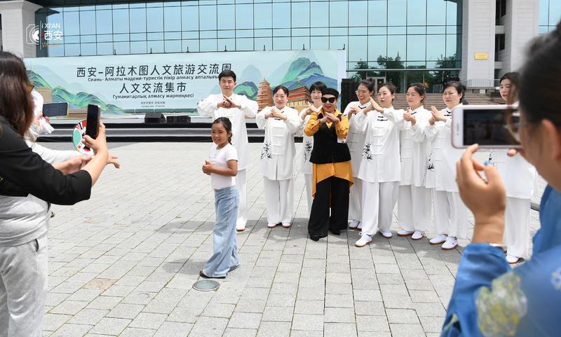 坐著火車去中亞 感受兩座城的絲路情緣