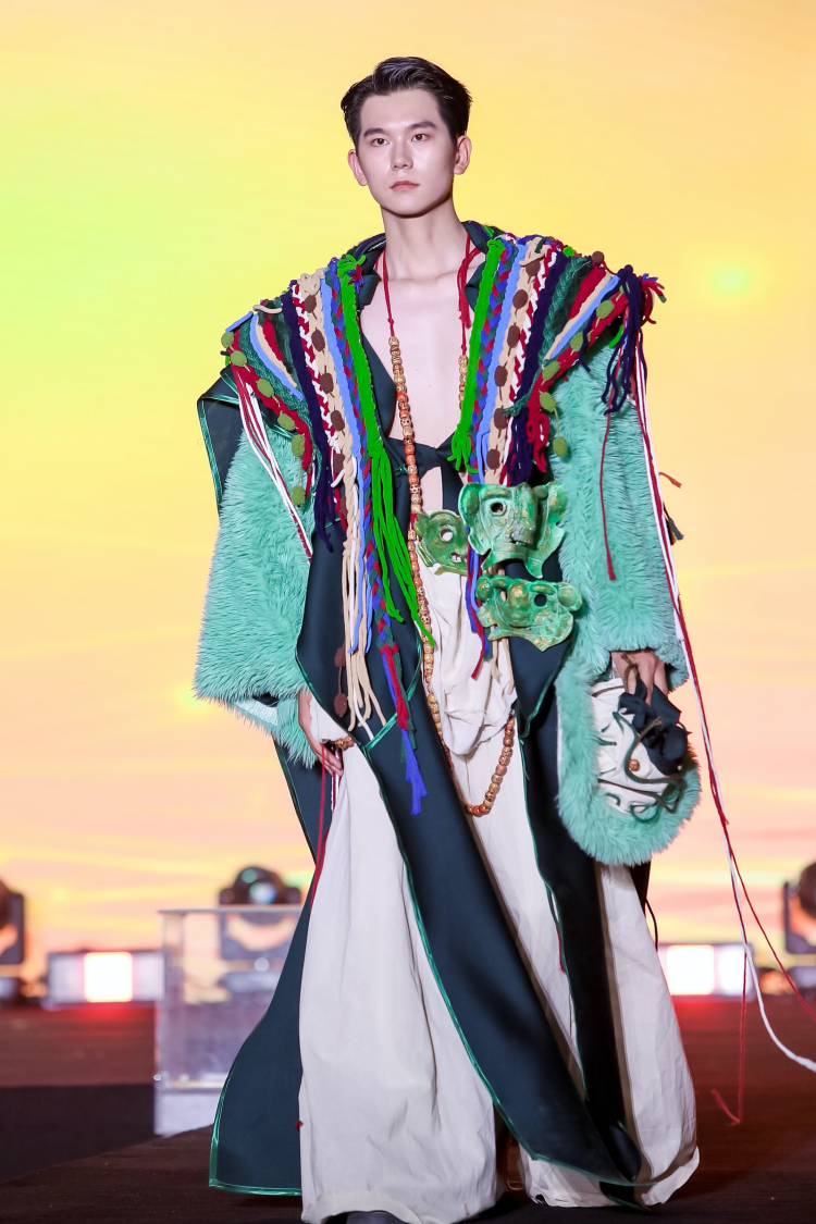 “黃河博彩 渭耀錦裳”陜科大服裝設計作品動態展在渭南舉行_fororder_圖片21