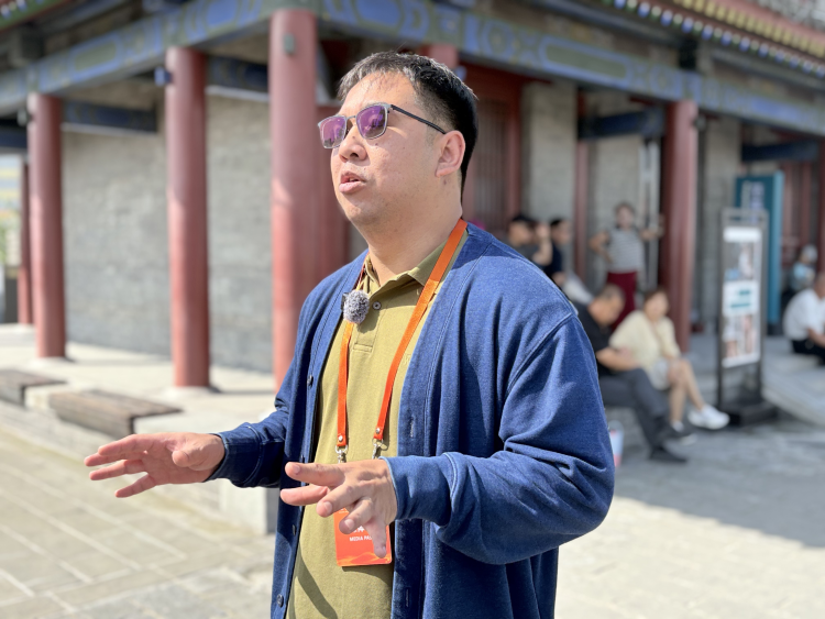 外籍網紅博主“走進”唐代壁畫 西安文遺數字化讓歷史“可觸可感可對話”_fororder_圖片4