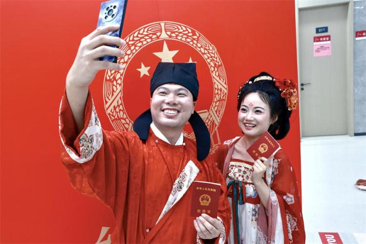 “甜蜜520”西安迎來婚姻登記高峰