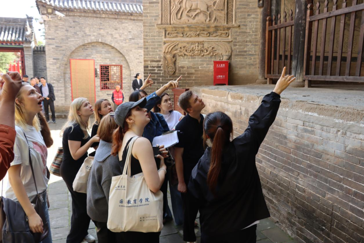 陜西渭南：月圓共此時 中外學子倉頡廟探尋漢字之源_fororder_圖片1