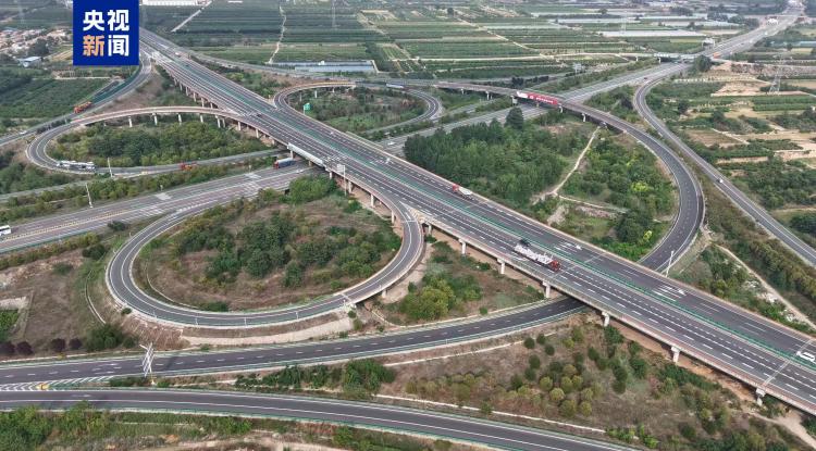 我國西北地區首條十車道高速改擴建工程開工