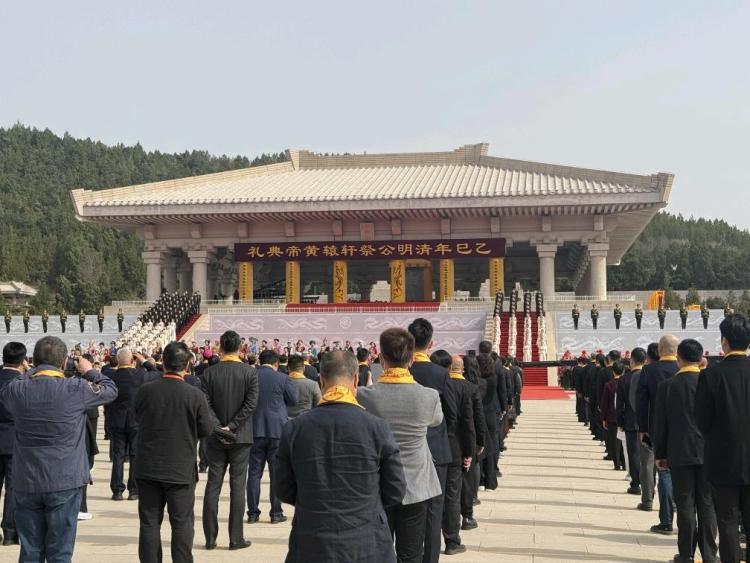 龍飛中華 共祭軒轅 56米“金龍”攜炎黃之志飛上雲霄_fororder_wps_doc_0