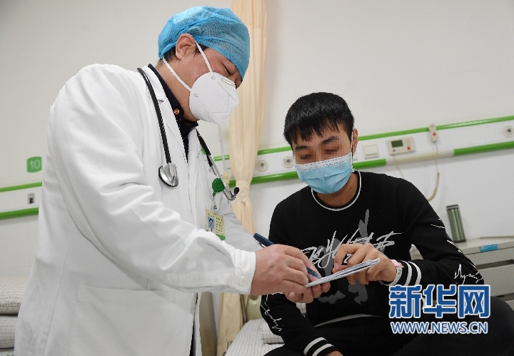 西安醫生32年手繪病灶圖上萬張 用耐心給患者信心