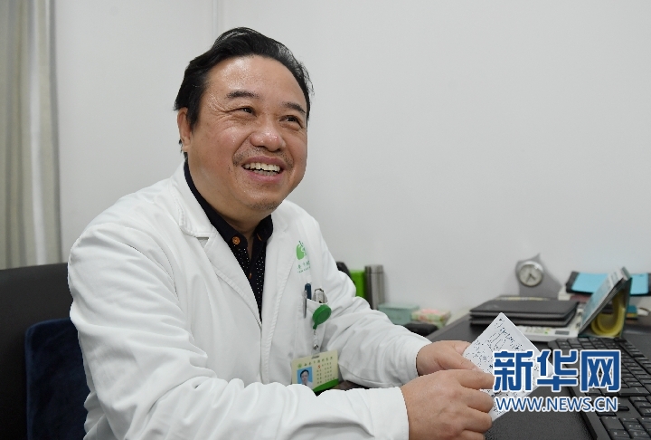 西安醫生32年手繪病灶圖上萬張 用耐心給患者信心