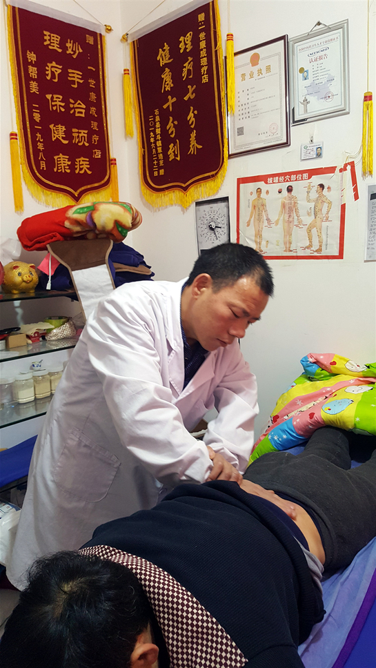 【新春走基層】石泉縣殘疾貧困戶劉東海：用一隻手“拼出”勵志脫貧路