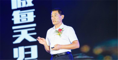 （備註    標題是他們慶典的名稱每一天沒有加符號  第一次出現的是領導的職位寫簡稱有奇怪，隨後出現的標注簡稱）“10年鑄成 每一天•歸零起 再創業•20年見證未來”每一天十週年慶典舉行