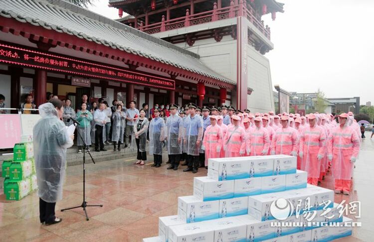 大秦之水聯合省、市工會開展“致敬城市美容師 工會暑期關愛季”關愛到一線活動