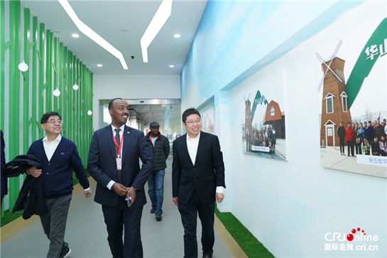 駐華外交官走進一線企業 看渭南工業經濟發展成就
