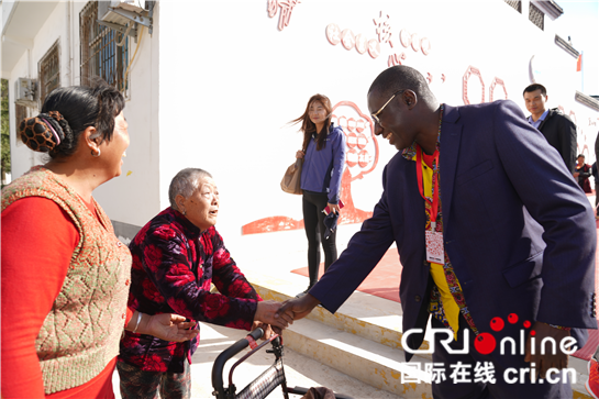 塞內加爾駐華大使館外交官夏赫·恩迪亞耶寫給渭南的詩