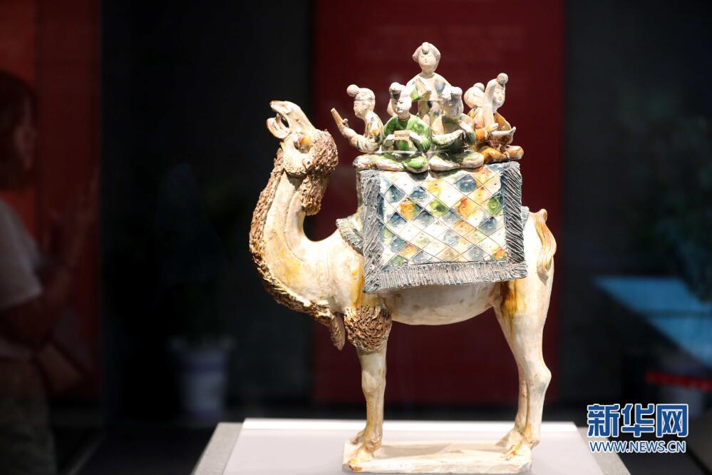 胡部新聲去復還？唐三彩駱駝載樂俑“奏唱”之謎