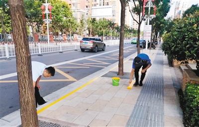 浐灞生態區  城管工作人員進小區聽民聲 新增共享單車停車位614處