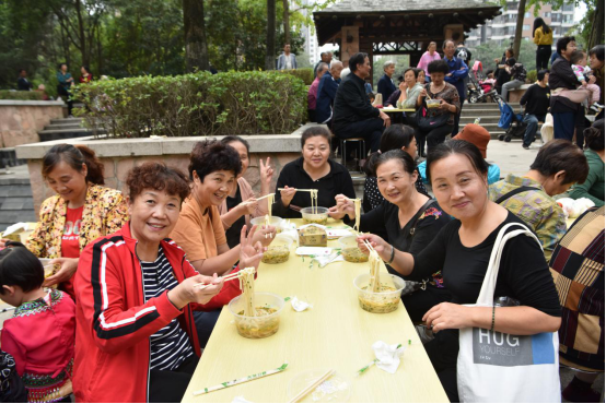 西安航天基地：同吃“國慶面” 共祝祖國好
