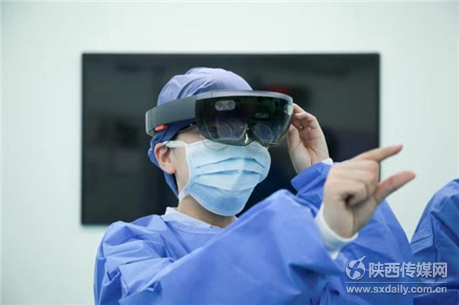 全國首個腫瘤AR精準診療基地成立 虛擬現實技術指導醫生手術