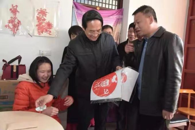 西安市高陵區開展冬日送暖活動