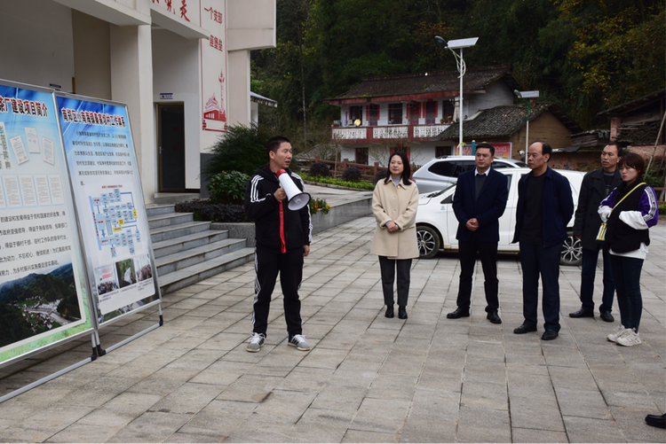 漢中市新聞工作者走山入村開展“走轉改”主題採訪活動