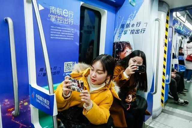 中國南方航空主題車廂亮相西安地鐵4號線  為市民帶來獨特出行感受