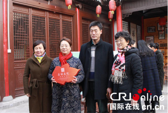 品茯茶 賞小院 西鹹新區為“美麗人家·美麗庭院”示範戶授牌