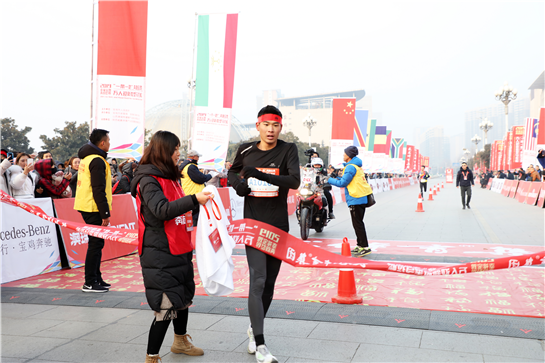 “2019‘一帶一路’奔跑寶雞萬人迎新微型馬拉松賽”激情開跑