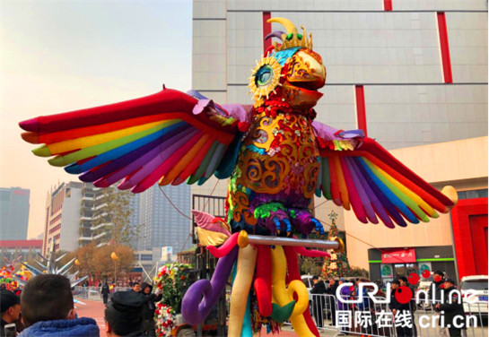 西安高新區慶祝新年 西班牙花車巡遊嗨翻全城