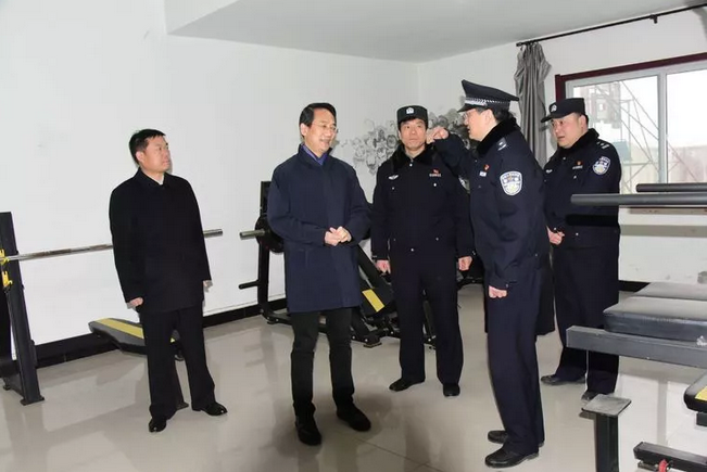 西安市高陵區委書記楊仁華春節期間看望一線職工