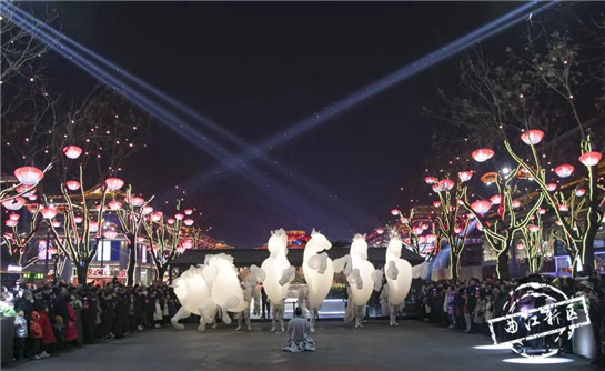“飛魚+白馬”亮相大唐不夜城 打造夢幻“西安年”