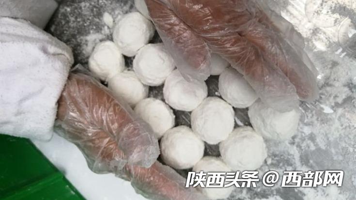 元宵節前水果湯圓眾多新品受年輕人青睞 但傳統口味傳統做法更受追捧