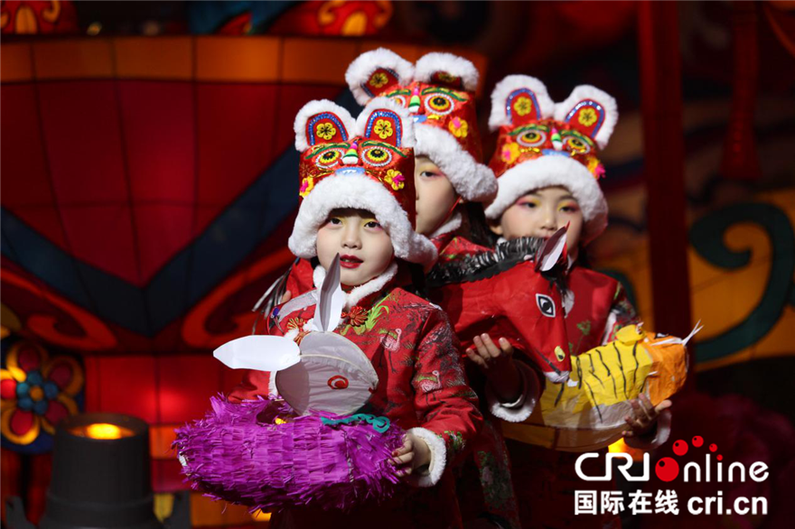 陜西：花燈璀璨鬧元宵 精彩活動添年味