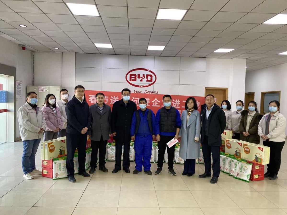 西安高新區總工會為城市困難職工春節送溫暖送慰問