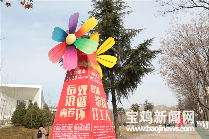 彩牛迎春 全國最大的泥塑牛在寶雞市文化藝術中心“安家”