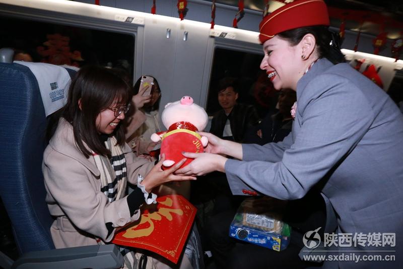 高鐵“洋班組” 助力新春運