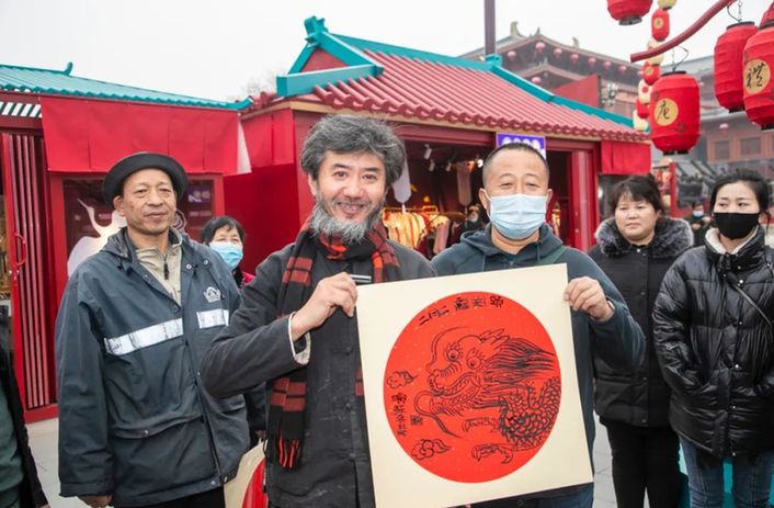 民間手藝人“扇子哥”來大唐不夜城了