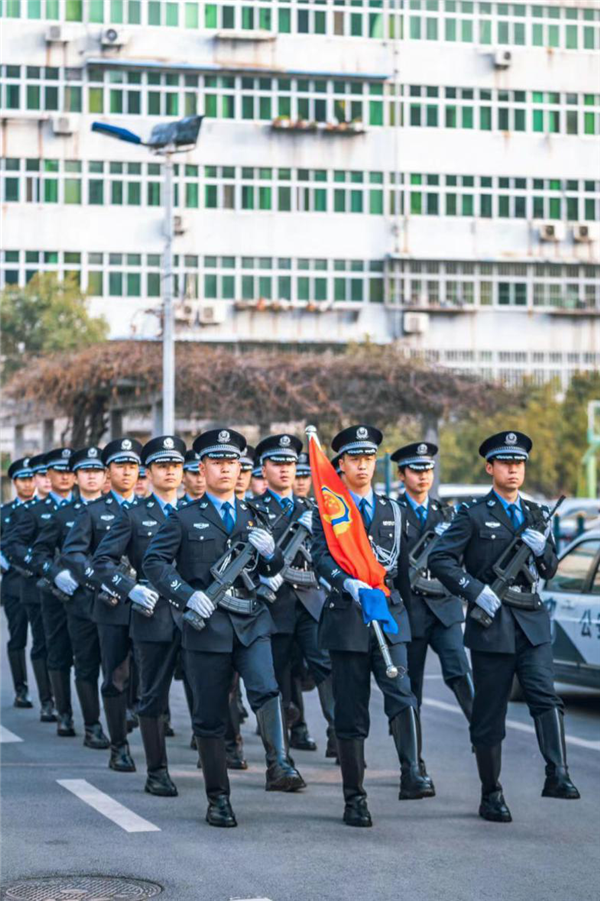 （音樂名確認）西安市公安局特警支隊舉行建隊30週年暨冬訓大練兵成果彙報演練活動